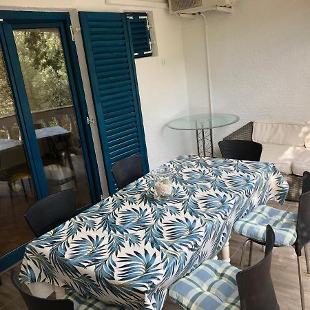 Guesthouse Vila Ruzmarin Ždrelac Buitenkant foto