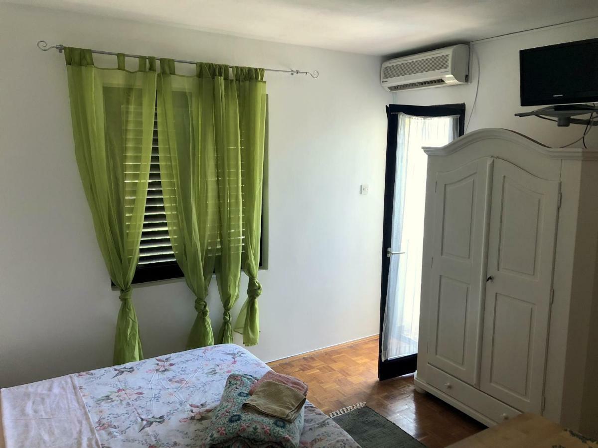 Guesthouse Vila Ruzmarin Ždrelac Buitenkant foto