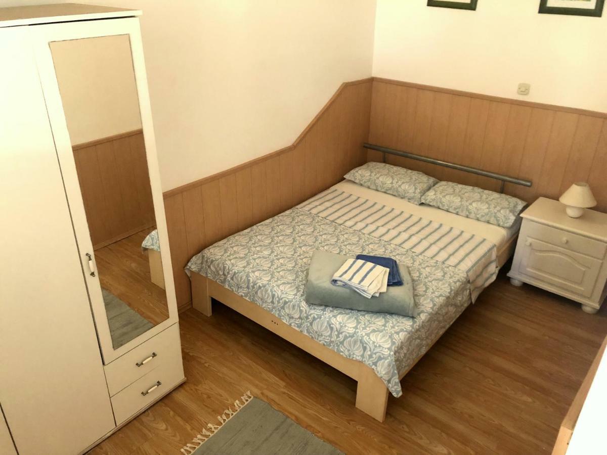 Guesthouse Vila Ruzmarin Ždrelac Buitenkant foto
