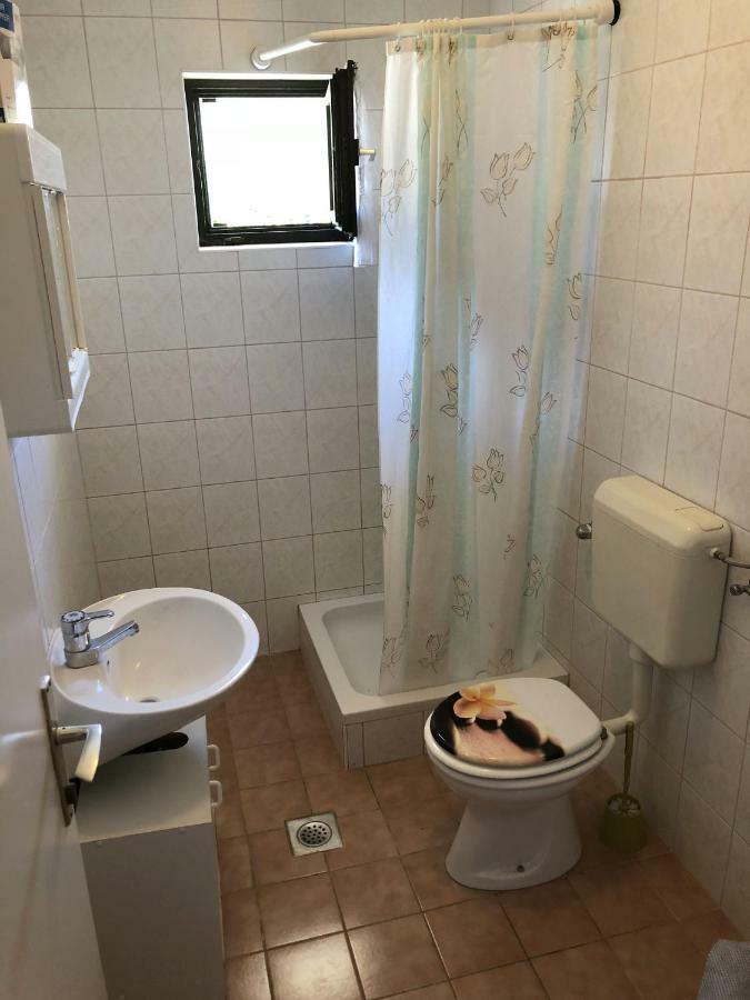 Guesthouse Vila Ruzmarin Ždrelac Buitenkant foto