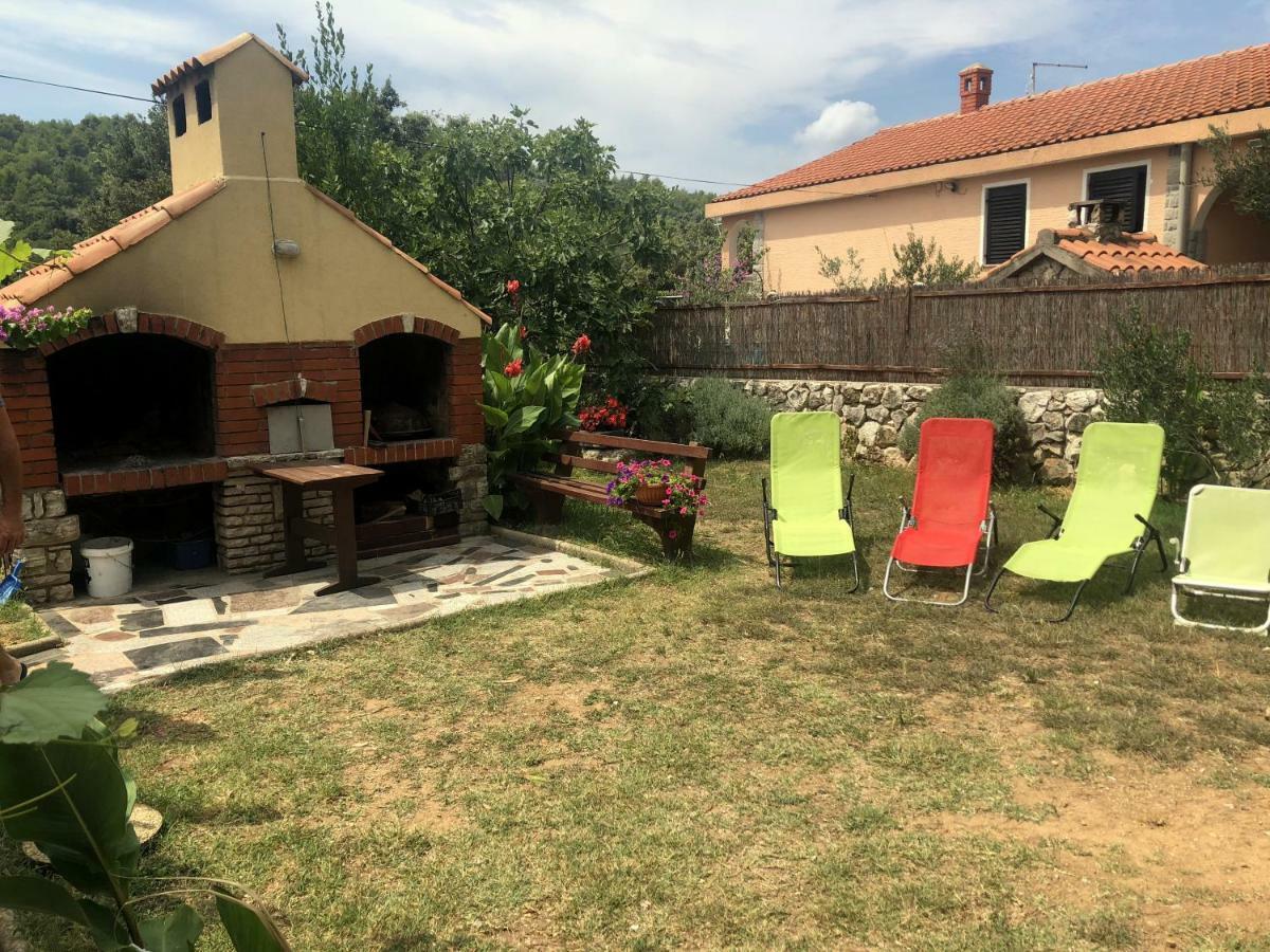 Guesthouse Vila Ruzmarin Ždrelac Buitenkant foto
